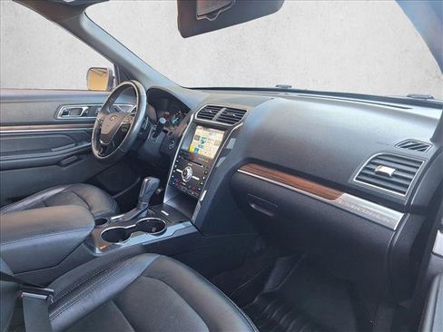 Used 2017 Ford Explorer Limited image 19