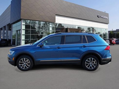 Used 2020 Volkswagen Tiguan SE FWD image 3