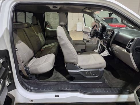 Used 2015 Ford F150 XLT w/ Equipment Group 302A Luxury AWD/4WD image 32