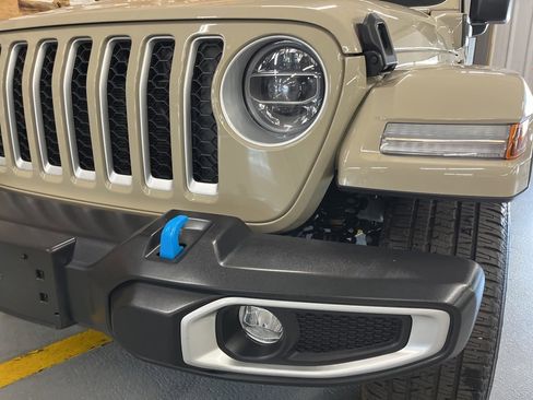 Used 2022 Jeep Wrangler Unlimited Sahara w/ Cold Weather Group image 14