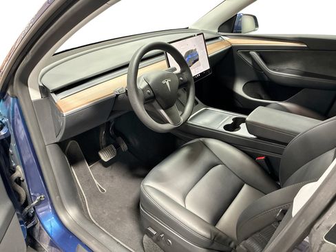 Certified 2023 Tesla Model Y Long Range AWD/4WD image 9