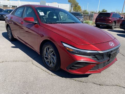 Used 2024 Hyundai Elantra SEL image 4