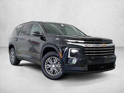 Used 2025 Chevrolet Traverse LT FWD image 12