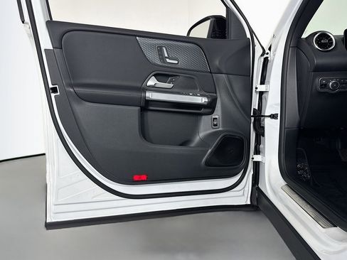 New 2026 Mercedes-Benz GLB 250 image 21