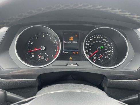 Used 2021 Volkswagen Tiguan SE w/ Panoramic Sunroof Package image 38