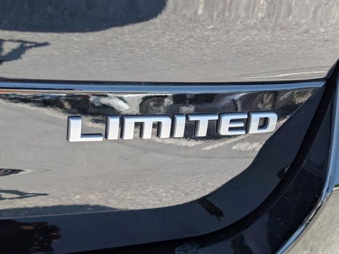 Used 2025 Jeep Grand Cherokee L Limited image 9