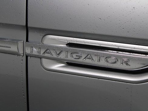 Used 2020 Lincoln Navigator Reserve image 12