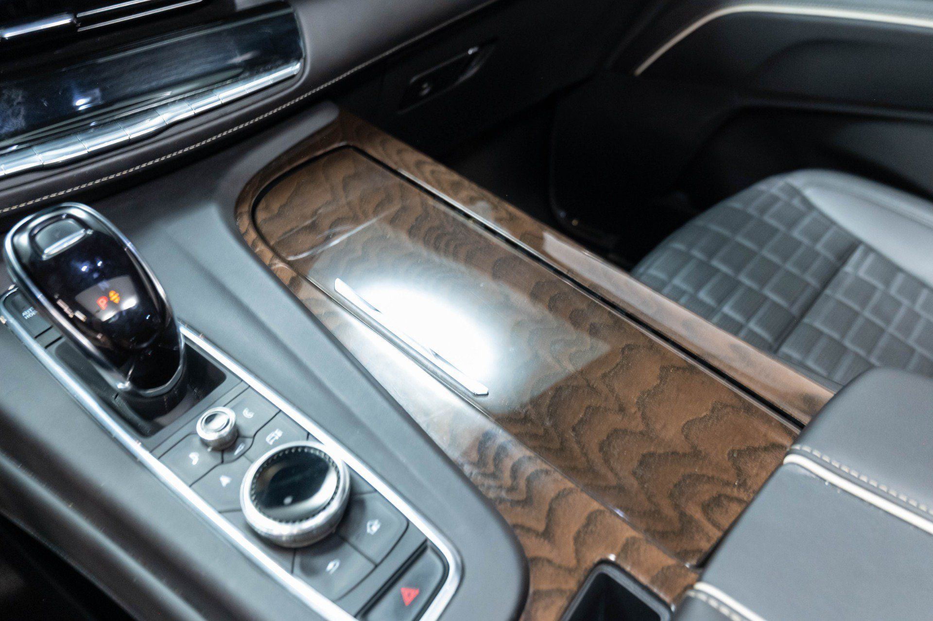 Used 2024 Cadillac Escalade Premium Luxury Platinum AWD/4WD image 49