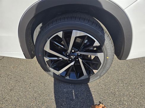 New 2025 Mitsubishi Outlander SEL image 6