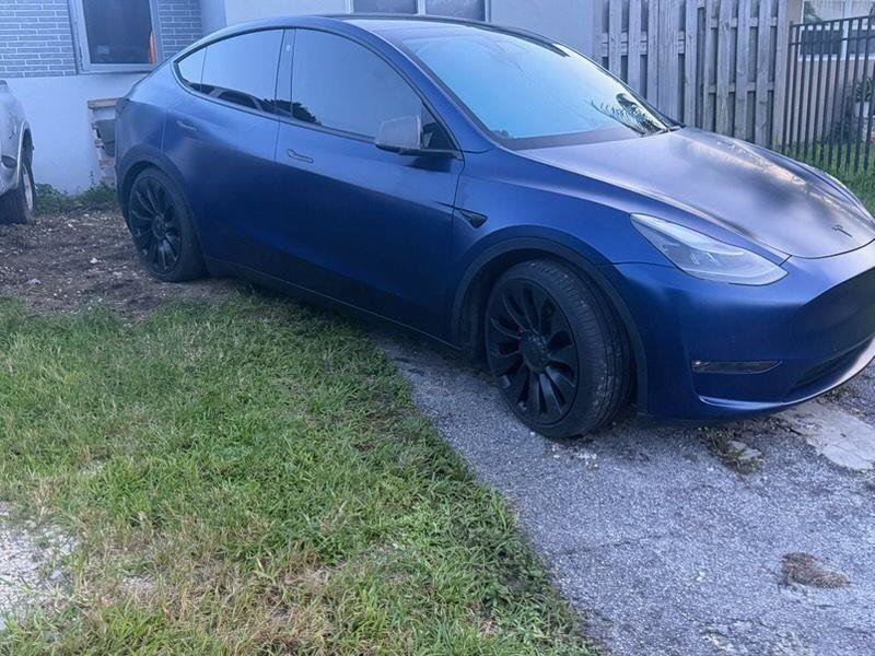 Used 2022 Tesla Model Y Performance AWD/4WD image 3