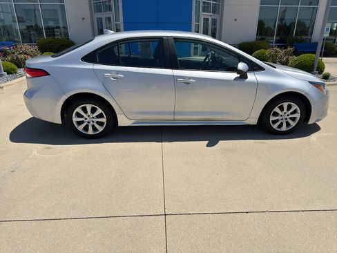 Used 2022 Toyota Corolla LE FWD image 4