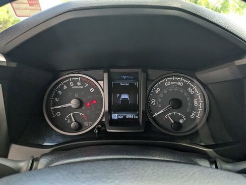 Used 2023 Toyota Tacoma TRD Off-Road w/ Advanced Technology Package AWD/4WD image 18