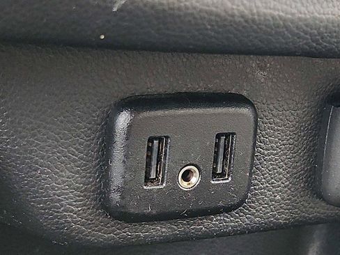 Used 2023 Chevrolet Traverse LS FWD image 23