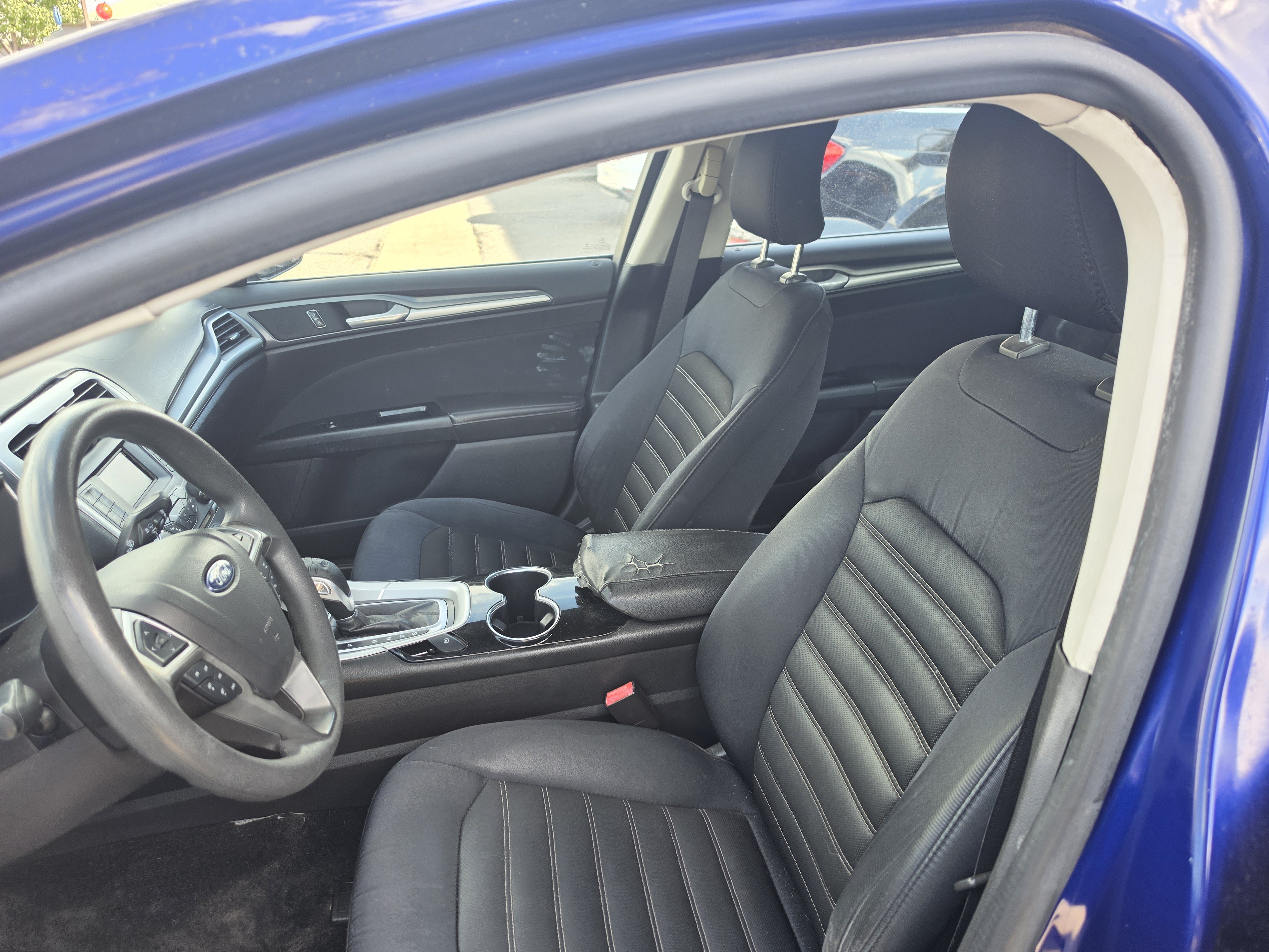 Used 2015 Ford Fusion SE FWD image 12