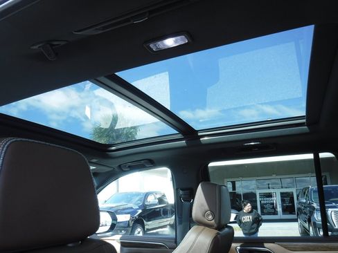 Used 2023 Chevrolet Tahoe High Country image 12