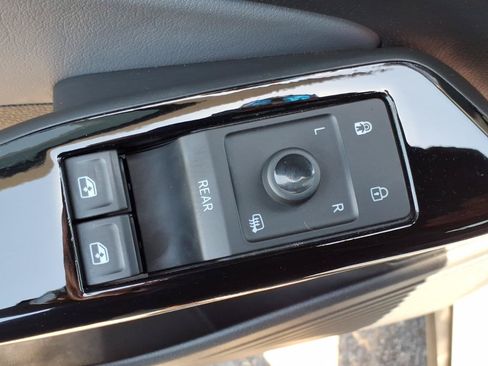 Certified 2023 Volkswagen ID.4 S RWD image 19