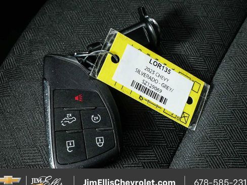 Certified 2025 Chevrolet Silverado 1500 LT AWD/4WD image 35
