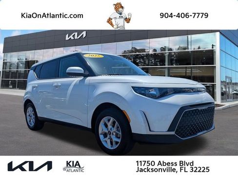 Used 2025 Kia Soul LX FWD image 1