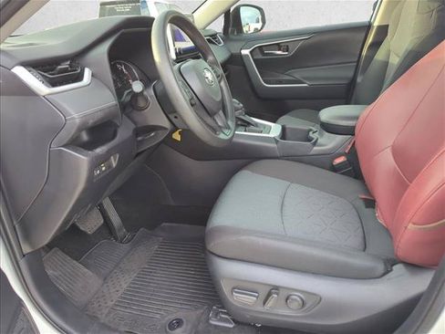 Used 2025 Toyota RAV4 XLE FWD image 11