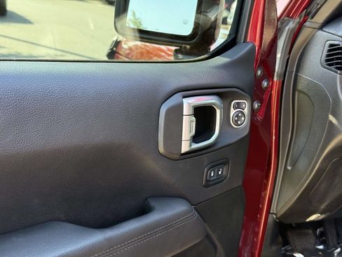 Used 2021 Jeep Wrangler Unlimited Sahara AWD/4WD image 32