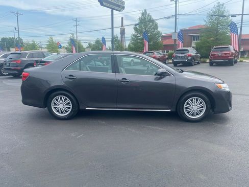 Used 2014 Toyota Camry LE FWD image 4