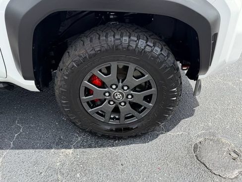 Used 2025 Toyota 4Runner SR5 AWD/4WD image 19