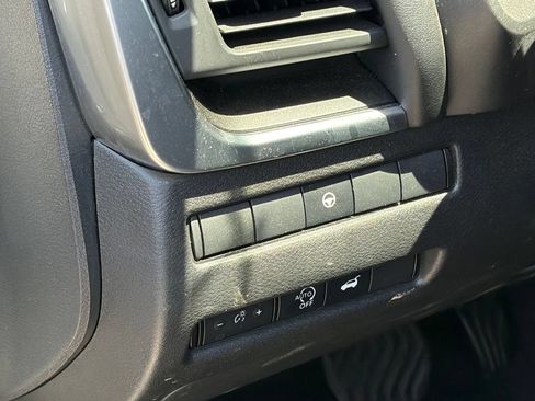 Used 2025 Nissan Rogue SV FWD image 7