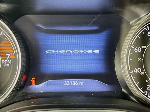 Used 2023 Jeep Cherokee Altitude Lux w/ Lux Elite Package AWD/4WD image 13