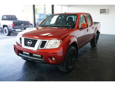 Used 2018 Nissan Frontier PRO-4X image 3