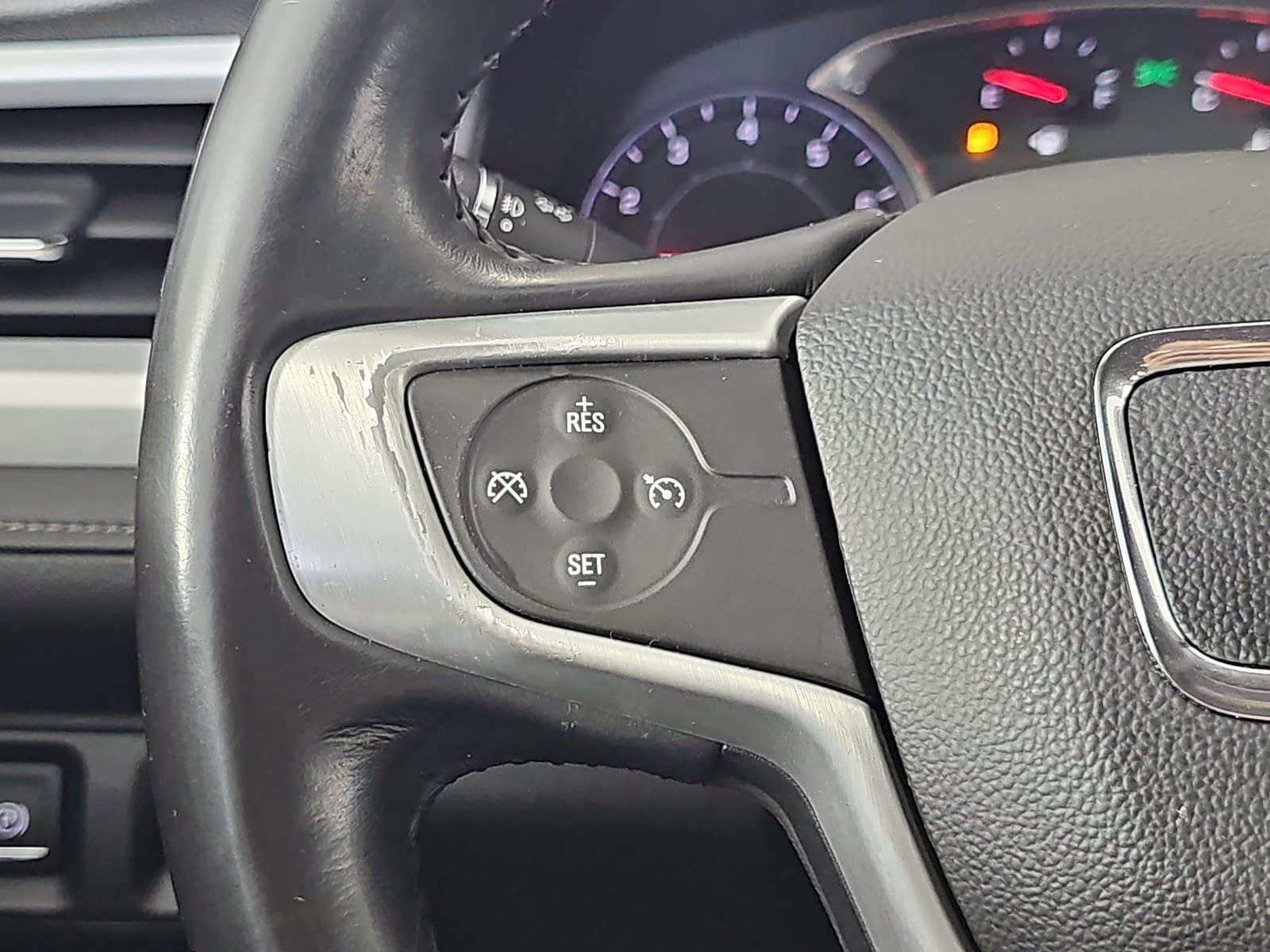 Used 2019 GMC Acadia SLT w/ LPO, Cargo Package FWD image 17