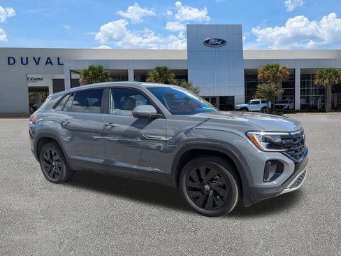 Used 2026 Volkswagen Atlas Cross Sport SE image 2