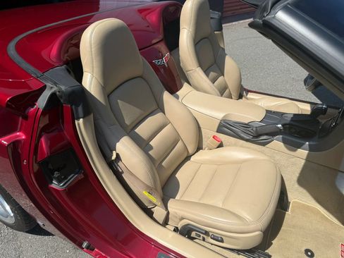 Used 2006 Chevrolet Corvette Convertible w/ Preferred Equipment Group RWD image 13