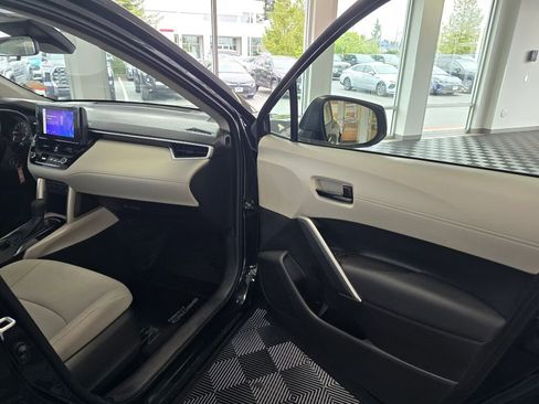 Used 2023 Toyota Corolla Cross L image 40