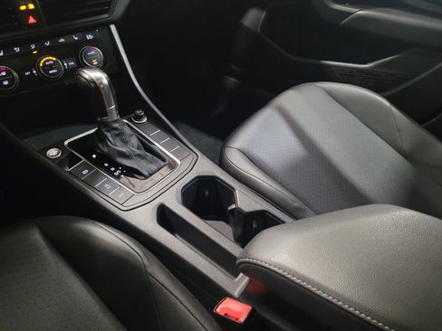 Used 2019 Volkswagen Jetta SE FWD image 26