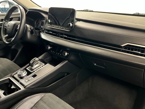 Used 2024 Mitsubishi Outlander FWD image 25