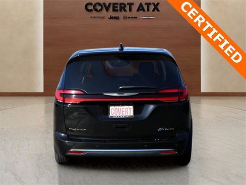 Used 2024 Chrysler Pacifica Select image 4
