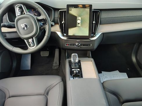 New 2026 Volvo XC90 B6 Plus w/ Protection Package Premier image 12