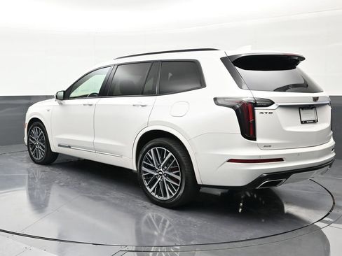 Certified 2022 Cadillac XT6 Sport w/ Platinum Package AWD/4WD image 3