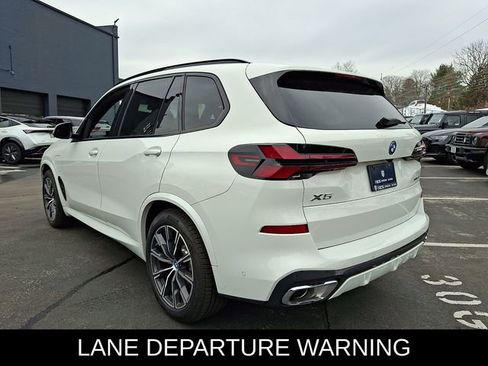 Used 2025 BMW X5 xDrive50e image 4