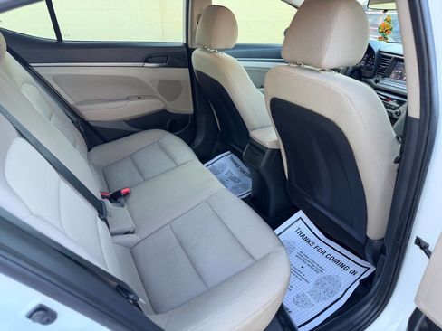 Used 2017 Hyundai Elantra SE FWD image 19