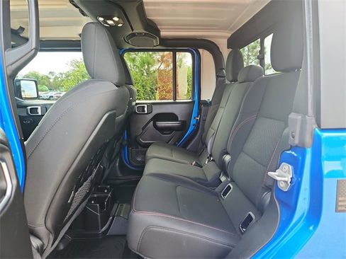 Used 2021 Jeep Gladiator Rubicon image 8