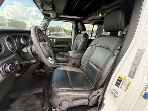 Used 2023 Jeep Wrangler Unlimited Sahara AWD/4WD image 27