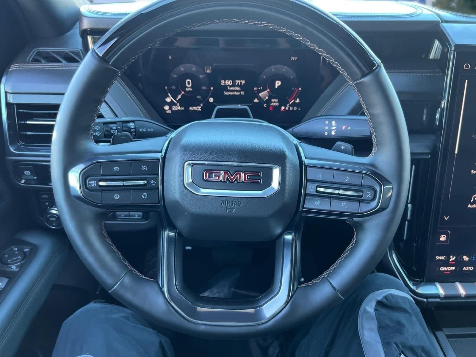 Used 2025 GMC Yukon XL AT4 w/ AT4 Premium Plus Package AWD/4WD image 16