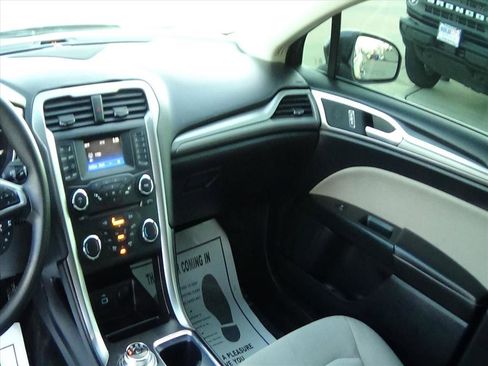 Used 2018 Ford Fusion S image 15