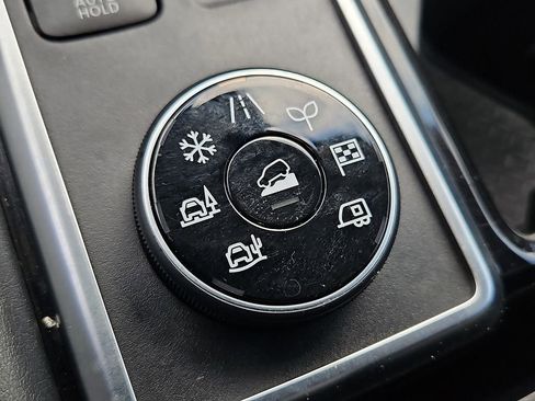 Used 2022 Nissan Pathfinder SV w/ SV Premium Package image 17