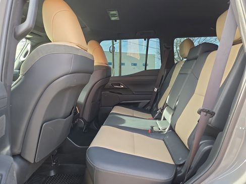 Used 2024 Lexus GX 550 image 13