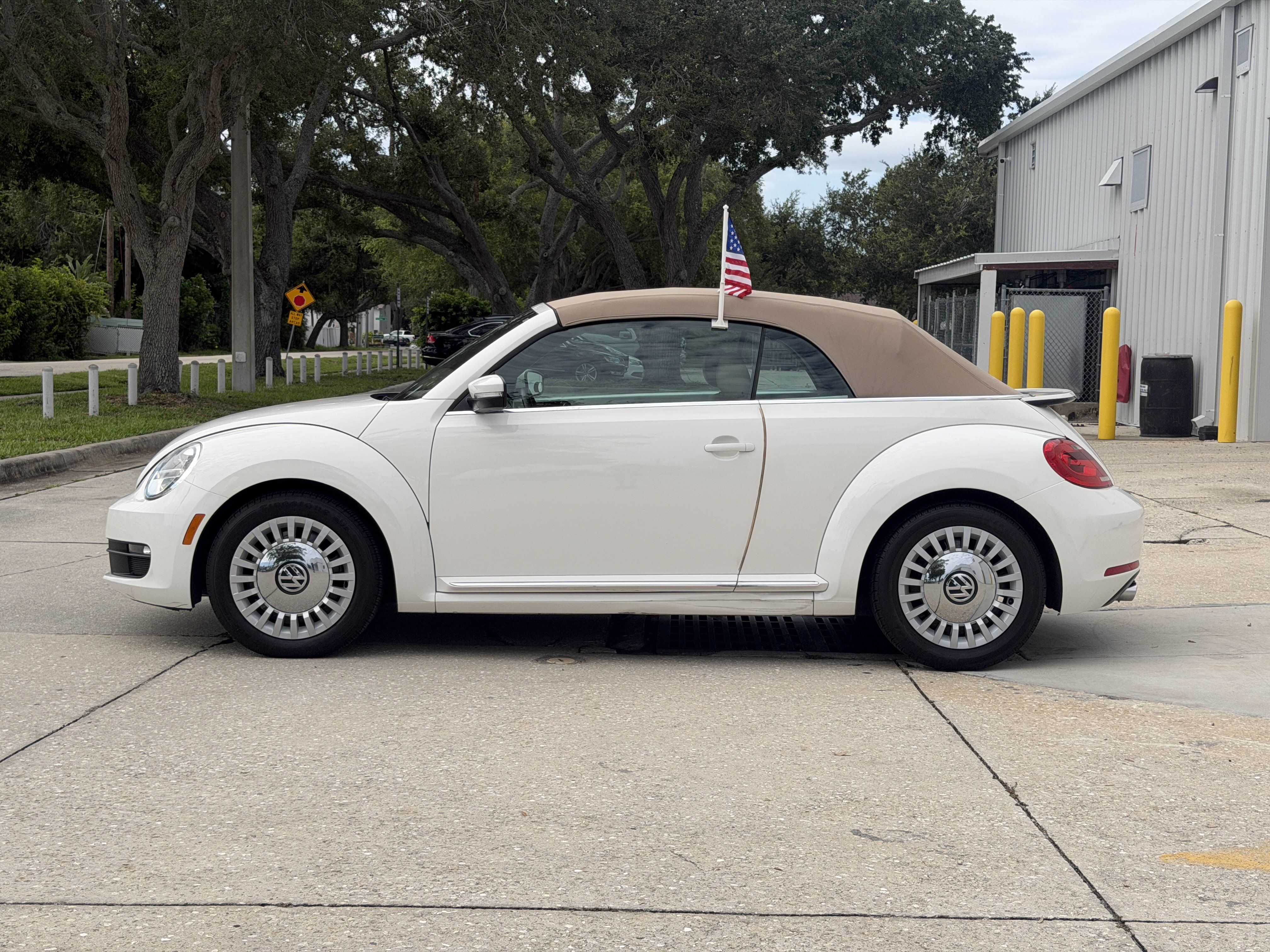 Used 2013 Volkswagen Beetle 2.5 FWD image 4