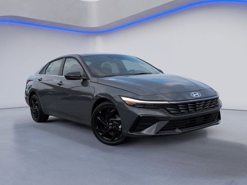 New 2026 Hyundai Elantra SEL Sport Premium FWD image 2