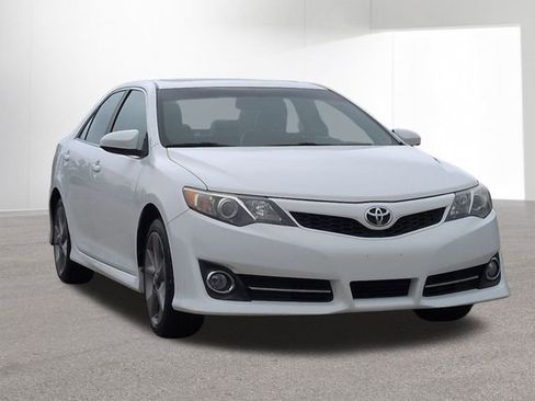 Used 2012 Toyota Camry SE image 3