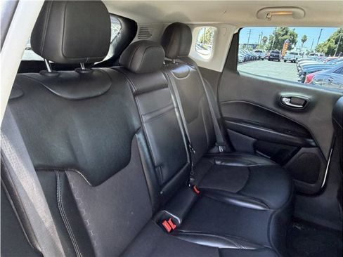 Used 2019 Jeep Compass Latitude FWD image 29